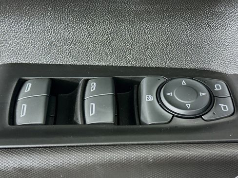 Used 2023 Chevrolet Silverado 1500 Custom image 14