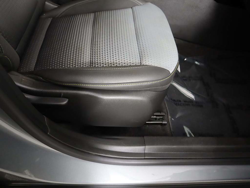 Used 2024 Chevrolet Trax LT w/ LT Convenience Package FWD image 29
