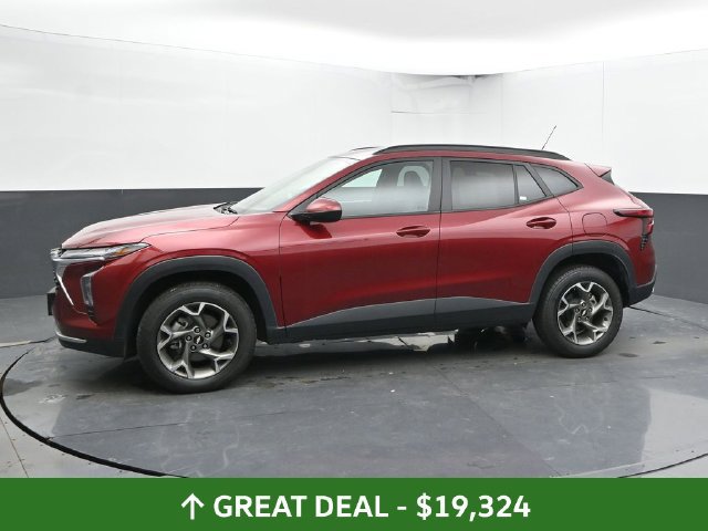 Used 2025 Chevrolet Trax LT FWD image 9