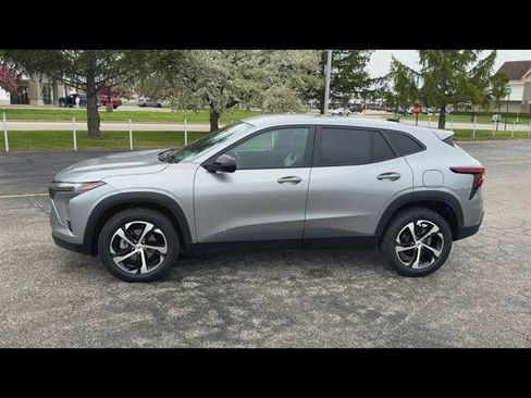 Used 2024 Chevrolet Trax RS w/ Driver Confidence Package FWD image 33