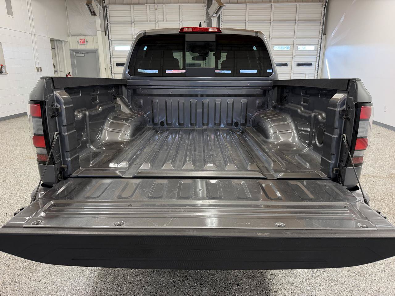 Used 2025 Nissan Frontier SV AWD/4WD image 8