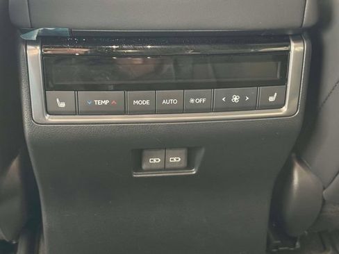 Used 2025 Lexus GX 550 w/ Accessory Package (2T) AWD/4WD image 18