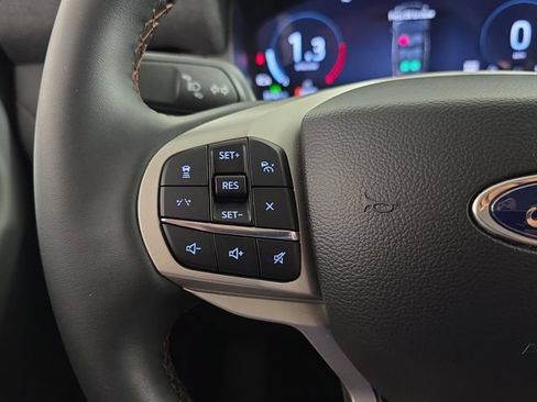 Used 2026 Ford Explorer Active AWD/4WD image 14