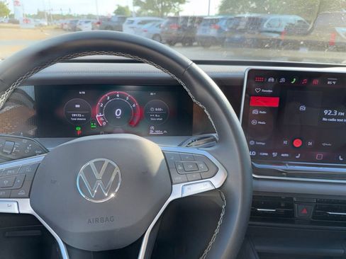Used 2026 Volkswagen Tiguan SE AWD/4WD image 18