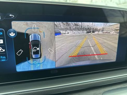 Used 2025 Mercedes-Benz GLE 450e 4MATIC w/ Winter Package image 16