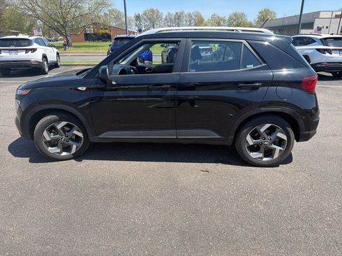 Used 2025 Hyundai Venue SEL FWD image 8