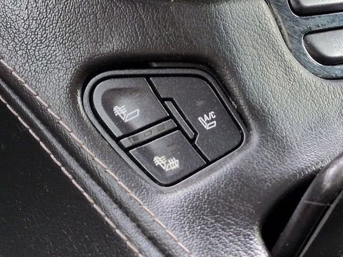 Used 2015 Chevrolet Suburban LTZ RWD image 31