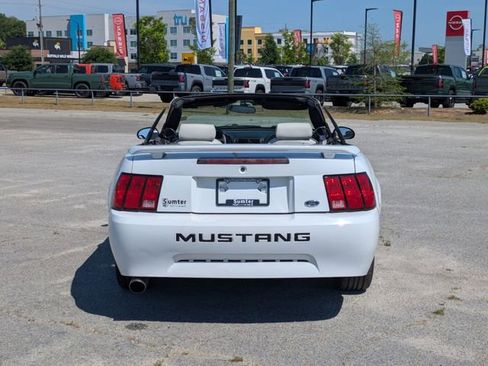 Used 2003 Ford Mustang Convertible image 4