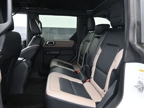 Used 2024 Ford Bronco Wildtrak image 15