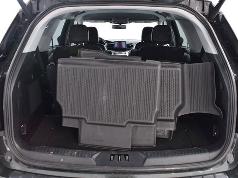 Used 2022 Ford Explorer XLT w/ Equipment Group 202A image 21