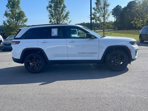 Used 2026 Jeep Grand Cherokee Limited w/ Limited Altitude Package RWD image 10