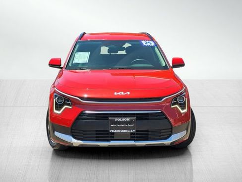 Used 2025 Kia Niro EX FWD image 2