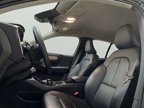 Used 2023 Volvo XC40 B4 Core w/ Convenience Package FWD image 26
