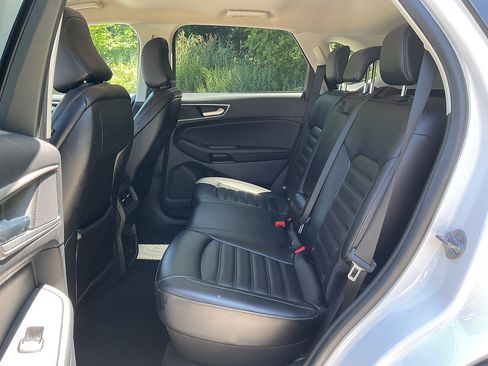 Used 2024 Ford Edge SEL AWD/4WD image 9