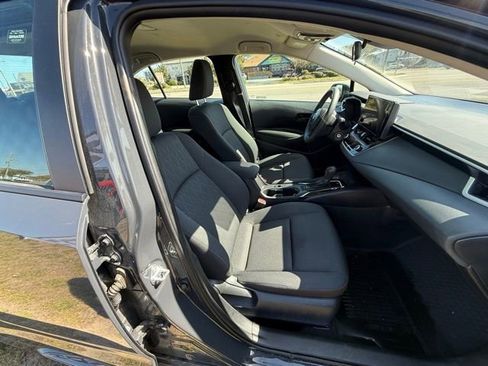 Used 2025 Toyota Corolla LE FWD image 11