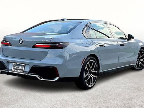Used 2025 BMW 740i xDrive AWD/4WD image 2