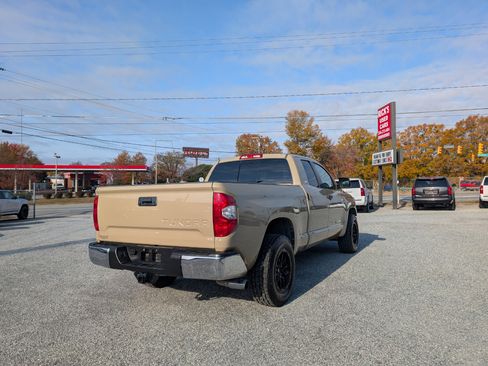 Used 2017 Toyota Tundra SR5 image 5