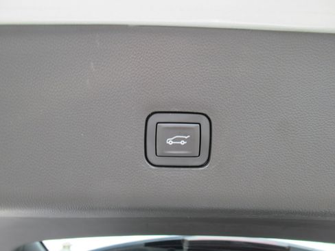 Used 2020 Chevrolet Traverse Premier image 17