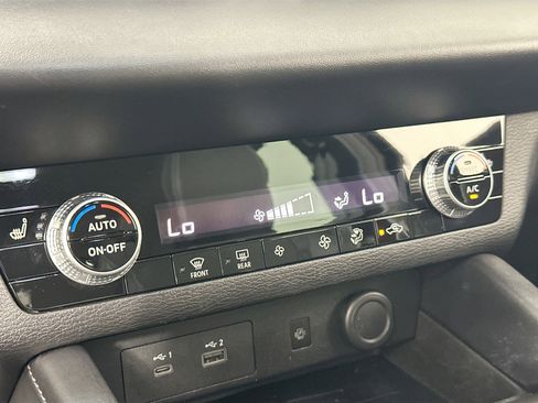 Used 2022 Mitsubishi Outlander SE image 16