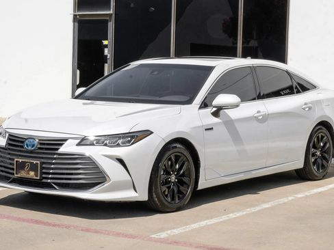 Used 2021 Toyota Avalon XLE w/ Moonroof Package FWD image 3