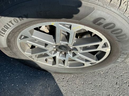 Used 2025 Ford Expedition Active image 11