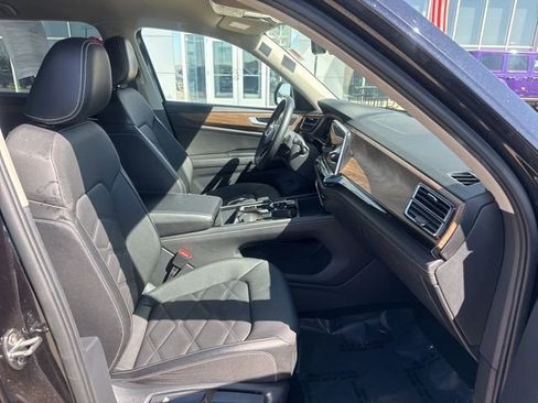 Used 2025 Volkswagen Atlas SE AWD/4WD image 21