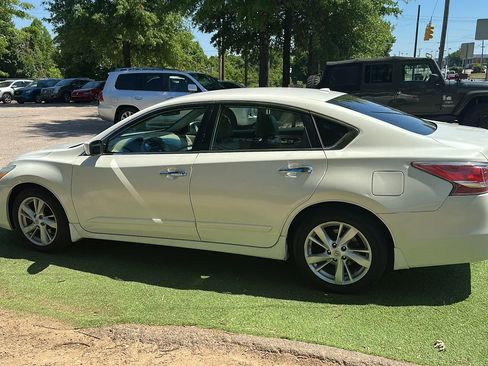 Used 2015 Nissan Altima 2.5 SV FWD image 4