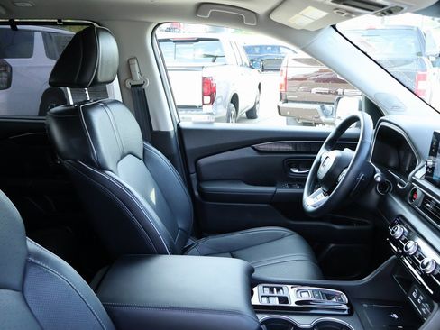 Used 2023 Honda Pilot Elite image 8