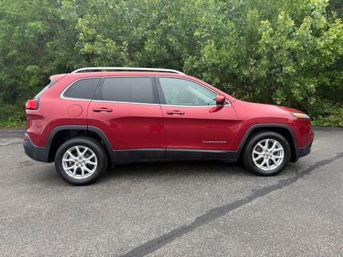 Used 2016 Jeep Cherokee Latitude w/ Comfort/Convenience Group FWD image 20