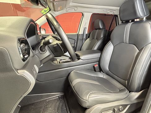 Used 2025 Honda Pilot Touring image 18