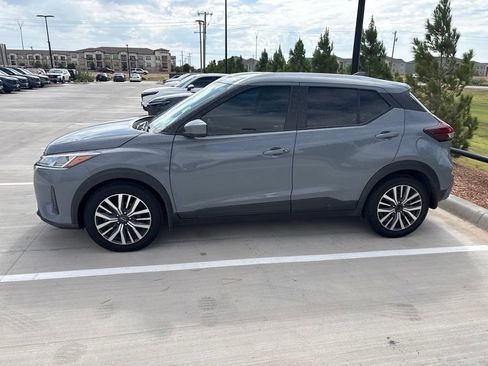 Used 2024 Nissan Kicks SV FWD image 2
