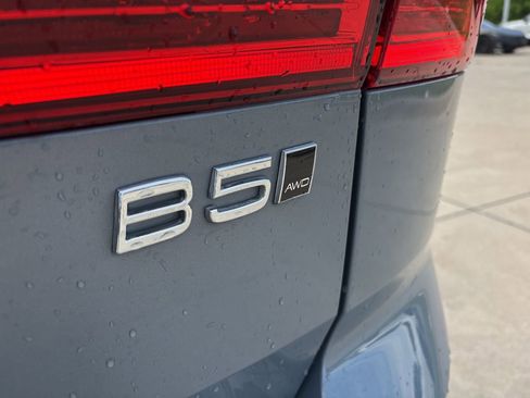 Used 2023 Volvo XC60 B5 Plus w/ Climate Package image 9