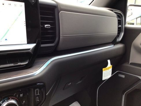 New 2026 GMC Sierra 1500 SLT w/ SLT Convenience Package image 20