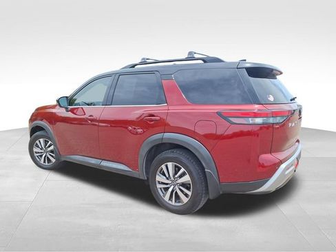 Certified 2023 Nissan Pathfinder SL FWD image 6