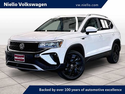 Used 2023 Volkswagen Taos SE w/ Panoramic Sunroof Package AWD/4WD image 1