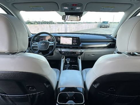 Used 2025 Kia Telluride S FWD image 29