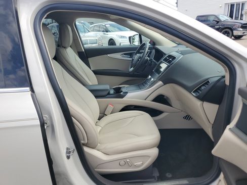 Used 2020 Lincoln Nautilus Premier w/ Equipment Group 101A image 9