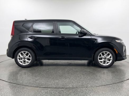 Used 2025 Kia Soul LX w/ LX Technology Package FWD image 11