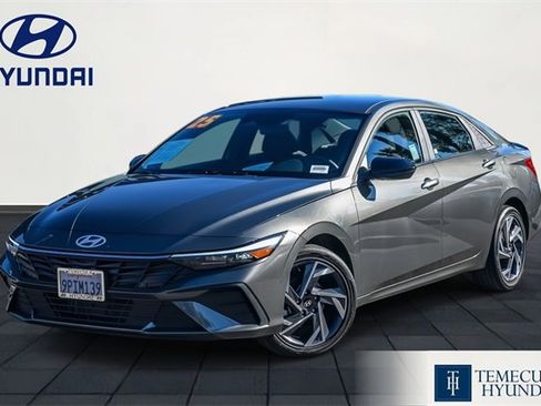 Certified 2025 Hyundai Elantra SEL image 1