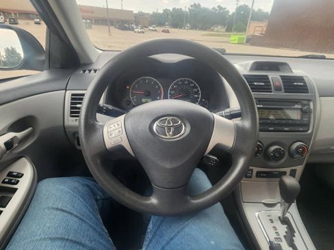 Used 2012 Toyota Corolla LE FWD image 21