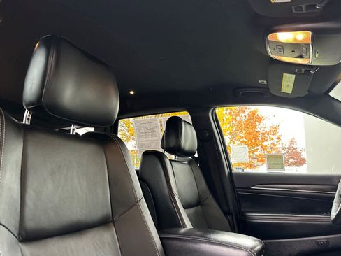 Used 2017 Jeep Grand Cherokee Limited w/ Trailer Tow Group IV image 18