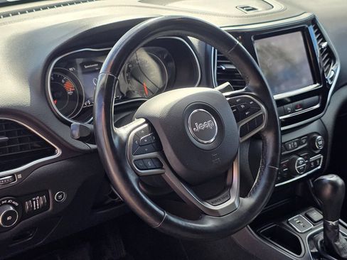 Used 2019 Jeep Cherokee Limited FWD image 20
