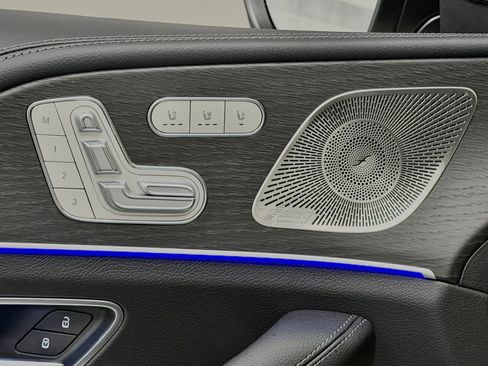 Used 2025 Mercedes-Benz GLS 450 4MATIC image 21