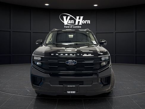 Used 2025 Ford Expedition Active AWD/4WD image 2