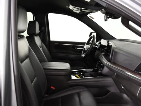 Used 2025 Chevrolet Tahoe Z71 AWD/4WD image 29