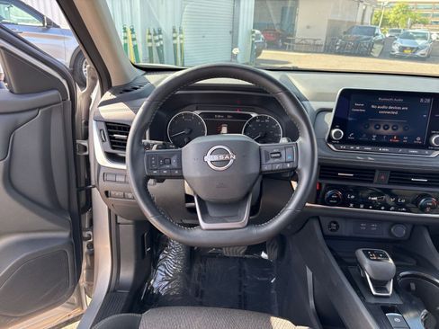 Used 2025 Nissan Rogue SV AWD/4WD image 36
