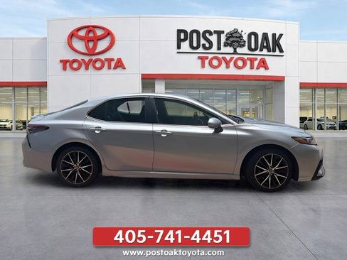 Used 2023 Toyota Camry SE FWD image 7