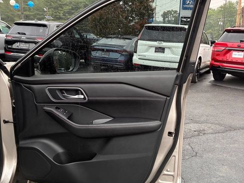 Used 2024 Nissan Rogue Platinum FWD image 48