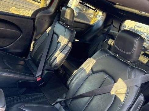 Used 2019 Chrysler Pacifica Touring-L Plus w/ Advanced Safetytec Group image 11