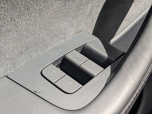 Used 2023 Tesla Model Y Long Range image 9